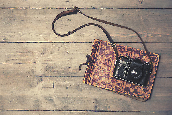 포토 JPG 해외이미지 디자인 백그라운드 탁자 사람없음 목재 카메라 검은색 사진촬영 장비 회색 수확 골동품 널 정상 앨범 필름 향수 오브젝트 그림 복고 구식 그런지 옛날 스타일 카피스페이스 해외202004 해외포토 나무 컬러 가구 농업 재료 전자제품 촬영 화장품 공백 파일형식 이미지허브