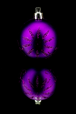 포토 JPG 해외이미지 나무 1 전통 계절 백그라운드 크리스마스장식 크리스마스 겨울 공 유리 추상 휴가 새로움 기념 선물 사람없음 장식 빛 컬러풀 보라색 검은색 축제 장식볼 축하 원형 자주색 12월 연도 제비꽃 오브젝트 고립 카피스페이스 해외202004 해외포토 도형 식물 기념일 꽃 컬러 컨셉 무늬 재질 공백 날짜 파일형식 이미지허브