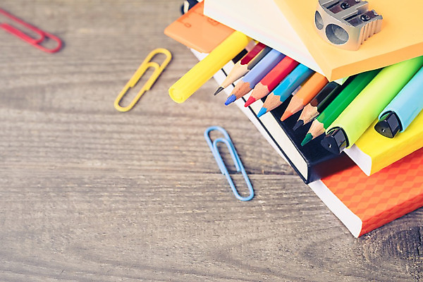 포토 JPG 해외이미지 1 학생 디자인 교육 행복 꽃다발 과학 백그라운드 일러스트 캘리그라피 학교 수업 휴가 잉크 선물 사람없음 책 초록색 세계 독서 연필 교사 공책 침묵 덮개 가을 축하 기록 9월 강의 분필 러시아인 레터링 해외202004 해외포토 서양인 직업 계절 꽃 감정 컬러 컨셉 문구용품 학용품 필기구 소리 뚜껑 날짜 초크 파일형식 이미지허브