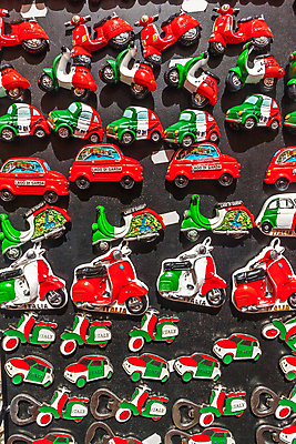 포토 JPG 해외이미지 아이콘 템플릿 디자인 여행 백그라운드 컨셉 일러스트 자동차 휴가 사랑 사람없음 빨간색 초록색 단어 빛 세계 검은색 이탈리아 스쿠터 오토바이 흰색 하트 깃발 작음 수집 심볼 사인 대륙 기념품 배지 광택 애국심 휘장 고립 엘리먼트 전국 정부 해외202004 해외포토 모양 문자 감정 유럽 육상교통 컬러 바이크 크기 오브젝트 파일형식 이미지허브