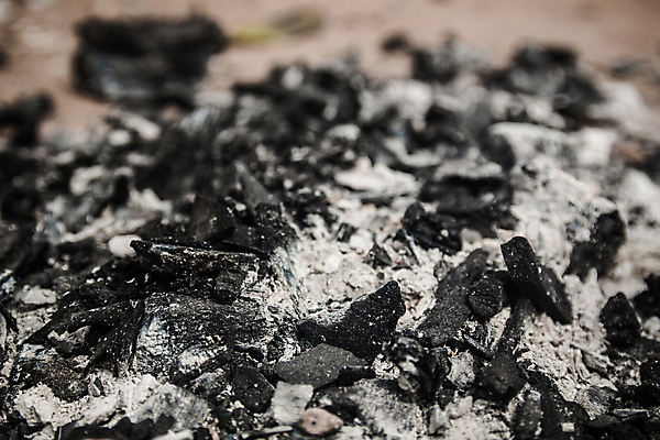 포토 JPG 해외이미지 나무 백그라운드 패턴 자연 표면 추상 건조 사람없음 목재 환경 검은색 손상 흰색 거친 균열 닫기 숲 모닥불 바비큐 묘사 질감 숯 내추럴 그런지 석탄 수목 재 화상 해외202004 해외포토 식물 음식 컬러 컨셉 무늬 재료 모션 불 상처 생태계 파일형식 이미지허브