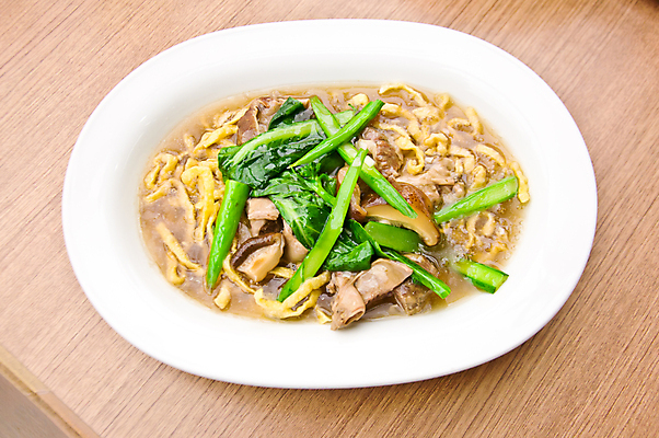 포토 JPG 해외이미지 접시 음식 채소 태국 피망 건강 육류 돼지고기 요리 동양인 사람없음 초록색 식당 식사 저녁식사 버섯 흰색 신선 먹기 허브 국수 점심식사 인기 해외202004 해외포토 식물 식기 아시아 컬러 식재료 모션 인종 상점 면류 파일형식 이미지허브