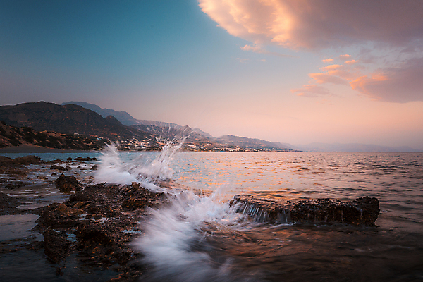 포토 JPG 해외이미지 구름 계절 파도 바다 여행 백그라운드 오렌지 자연 하늘 날씨 휴가 풍경 사람없음 빨간색 물 여름 파란색 컬러풀 태양 반사 평화 일출 보라색 황혼 일몰 새벽 거품 바위 만 서핑 저녁 그리스 장면 분무기 수평선 해외202004 해외포토 자연요소 유럽 컬러 컨셉 과일 노을 돌_바위 수상스포츠 야간 생태계 파일형식 이미지허브