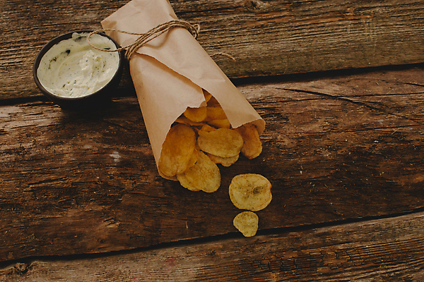 포토 JPG 해외이미지 종이 음식 조각 백그라운드 가방 탁자 감자 사람없음 목재 수건 노란색 쌓기 튀김 식탁보 시골 사발 황금 맛 폐기물 먹기 크림 속도 매움 소금 칼로리 흙더미 마요네즈 점심식사 얇은 절임 짠맛 해로움 해외202004 해외포토 나무 잡화 컬러 가구 컨셉 채소 재료 모션 위생용품 식사 흙 사기그릇 소스_음식 쓰레기 파일형식 더미 이미지허브