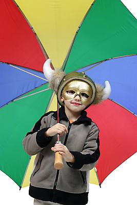 포토 JPG 해외이미지 뿔 한명 소년 헬멧 해적 전사 바이킹 해외202004 해외포토 1 남자 어린이 사람 보호장비 도둑 파일형식 이미지허브