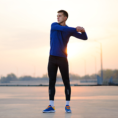 포토 JPG 해외이미지 라이프스타일 공원 남자 건강 한명 사람 성인 야외 달리기 조깅 운동 맑음 스트레칭 연습 성인남자한명만 해외202004 해외포토 1 공공시설 모션 날씨 생활 남자한명만 성인남자만 파일형식 이미지허브