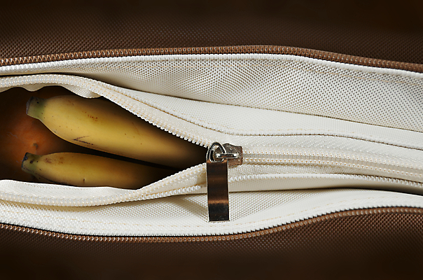 포토 JPG 해외이미지 음식 다이어트 가방 과일 바나나 건강 사람없음 쇼핑 갈색 노란색 신선 미끄럼틀 섬유 지퍼 해외202004 해외포토 잡화 컬러 직물 놀이기구 파일형식 이미지허브