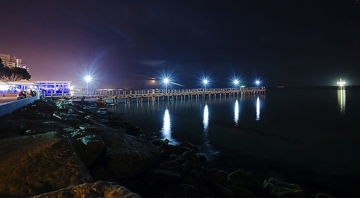 포토 JPG 해외이미지 유럽 모래 파도 바다 섬 오렌지 건축양식 자연 하늘 휴가 전등 주택 파노라마 풍경 사람없음 건물 물 도시풍경 컬러풀 반사 노란색 여행객 평화 항구 보라색 고층빌딩 어둠 침묵 블록 카페 산책로 보름달 달 도시 플랫 도심 야간 저녁 지중해 달빛 상승 암초 포트 마법 타운 스카이라인 남쪽 노려봄 단절 해외202004 해외포토 사이프러스공화국 자연요소 건축물 건축 나라 길 컬러 컨셉 과일 교통시설 조명 촬영기법 표정 사람 빌딩 상점 소리 방향 생태계 파일형식 이미지허브