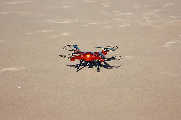 포토 JPG 해외이미지 바다 백그라운드 모션 하늘 안테나 사람없음 파란색 카메라 사진촬영 장비 관찰 헬리콥터 로봇 항공 프로펠러 감시 멀리 혁명 드론 스파이 제어 해외202004 해외포토 컬러 컨셉 통신 비행기 전자제품 촬영 파일형식 이미지허브