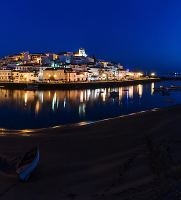 포토 JPG 해외이미지 전통 여행 낚시 주택 사람없음 야외 건물 물 파란색 강 반사 마을 맑음 일몰 새벽 도시 만 보트 센터 지중해 포르투갈 타운 해외202004 해외포토 자연요소 건축물 유럽 바다 컬러 배_교통 레저 날씨 노을 파일형식 이미지허브