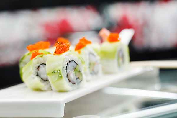 포토 JPG 해외이미지 아시아 문화 음식 다이어트 채소 밥 오이 치즈 새우 건강 어류 요리 동양인 사람없음 빨간색 초록색 식당 일본 식사 저녁식사 초밥 신선 해조류 먹기 장어 해산물 준비 날것 롤 동쪽 아보카도 점심식사 캐비아 일본음식 해외202004 해외포토 나라 컬러 과일 식재료 모션 유제품 갑각류 인종 상점 수중동물 해양식물 방향 파일형식 이미지허브