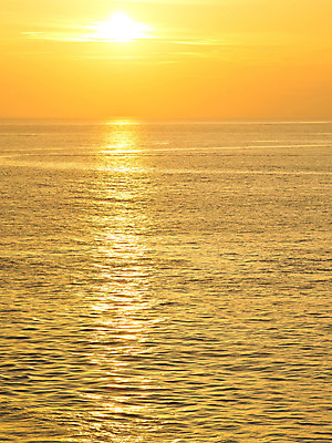 포토 JPG 해외이미지 구름 바다 오렌지 자연 하늘 풍경 사람없음 물 컬러풀 햇빛 태양 반사 노란색 침묵 황혼 일몰 저녁 장면 수평선 해외202004 해외포토 자연요소 컬러 과일 노을 소리 야간 생태계 파일형식 이미지허브