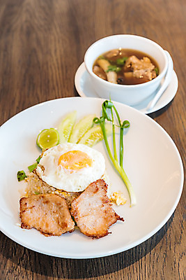 포토 JPG 해외이미지 접시 아시아 음식 토마토 채소 밥 양파 육류 돼지고기 요리 동양인 사람없음 계란 식사 저녁식사 치킨 중국 당근 튀김 흰색 신선 맛 그릴 아침식사 수프 정상 먹기 레몬 완두콩 라임 레시피 갈비뼈 점심식사 입가심 해외202004 해외포토 식기 나라 컬러 컨셉 과일 식재료 모션 주방용품 콩 뼈 뿌리채소 인종 알 닭고기요리 파일형식 이미지허브