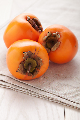 포토 JPG 해외이미지 음식 오렌지 과일 감 요리 사람없음 수건 직물 신선 달콤 인스턴트 냅킨 날것 숙성 이국적 해외202004 해외포토 위생용품 맛 파일형식 이미지허브