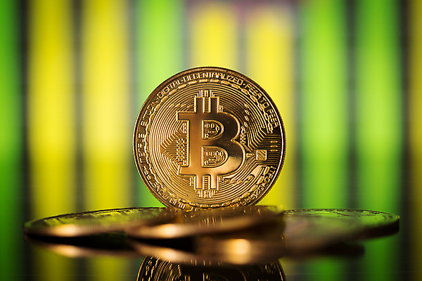 포토 JPG 해외이미지 아이콘 백그라운드 컨셉 돈 인터넷 비즈니스 그래프 미래 사람없음 금융 파란색 노트북 쇼핑 컴퓨터 금속 디지털 동전 가을 시장 황금 암호 가격 하락 심볼 무역 투자 전자 토막 파산 적자 가상 가상화폐 해외202004 해외포토 계절 산업 컬러 재질 경제 전자제품 재산 파일형식 이미지허브