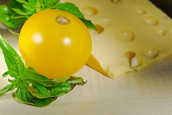 포토 JPG 해외이미지 음식 토마토 채소 재료 방울토마토 검은배경 치즈 건강 요리 사람없음 빨간색 초록색 노란색 식사 이탈리아 신선 양념 체리 가득함 날것 심플 바질 점심식사 고립 생식 절임 짠맛 채식주의자 해외202004 해외포토 유럽 컬러 백그라운드 과일 유제품 검은색 맛 채식 파일형식 이미지허브