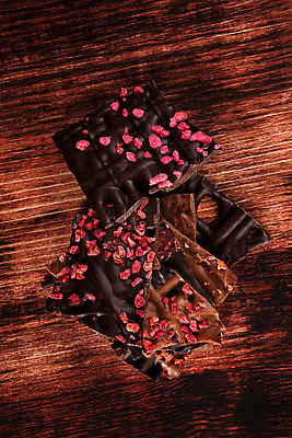 포토 JPG 해외이미지 스튜디오촬영 음식 조각 백그라운드 디저트 건강 사탕 요리 사람없음 목재 장식 갈색 쌓기 과자 초콜릿 어둠 블록 기쁨 대접 바 고급 달콤 맛 유혹 설탕 수집 코코아 충동구매 해외202004 해외포토 나무 감정 음료 컬러 컨셉 재료 모션 실내 쇼핑 과소비 파일형식 이미지허브