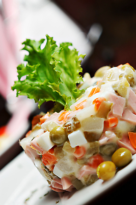 포토 JPG 해외이미지 전통 접시 문화 음식 채소 사람없음 초록색 식사 당근 샐러드 신선 고명 사발 소시지 변화 먹기 완두콩 마요네즈 점심식사 러시아인 해외202004 해외포토 서양인 식기 컬러 컨셉 모션 콩 뿌리채소 사기그릇 소스_음식 가공식품 파일형식 이미지허브