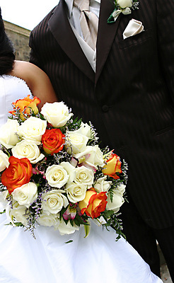 포토 JPG 해외이미지 백인 모델 커플 드레스 꽃 꽃다발 포즈 신랑 결혼 꽃무늬 오렌지 목걸이 포옹 결혼식 정장 턱시도 사람없음 갈색 유행 줄무늬 가을 축하 화려 손톱 배열 정사각형 예술가 손수건 예복 돌봄 접수 아크릴 해외202004 해외포토 도형 서양인 식물 손 옷 계절 컬러 컨셉 무늬 과일 장신구 관계 안기 모션 재질 이벤트 파일형식 이미지허브