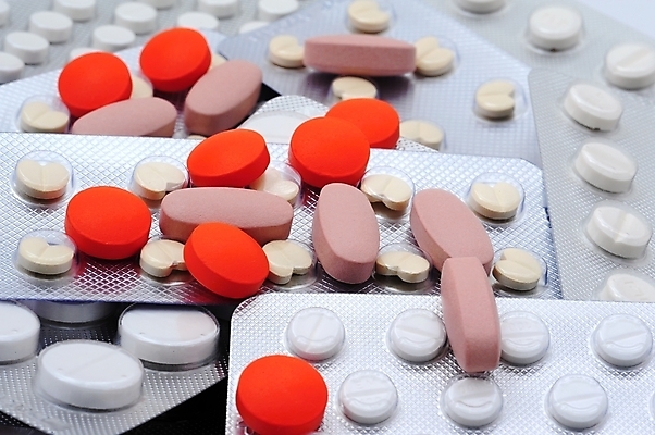 포토 JPG 해외이미지 백그라운드 건강 병원 사람없음 빨간색 컬러풀 알약 약 고통 흰색 그룹 질병 약국 처방 팩 패키지 중독 조제 고립 마약 항생제 해외202004 해외포토 감정 컬러 의학 화장품 만들기 파일형식 이미지허브