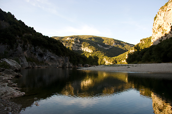 포토 JPG 해외이미지 유럽 선 하늘 산 사람없음 물 강 햇빛 평화 침묵 프랑스 강가 속도 암초 해외202004 해외포토 자연요소 나라 컨셉 태양 소리 파일형식 이미지허브