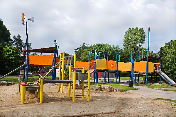 포토 JPG 해외이미지 공원 행복 어린이 모래 밭 장난 모션 놀이 바닥 안전 사람없음 건물 목재 파란색 컬러풀 정원 맑음 유치원 활발 기쁨 게임 미끄럼틀 놀이터 오브젝트 그네 오르기 고무 일반 구역 해외202004 해외포토 나무 건축물 공공시설 교육 감정 컬러 컨셉 농업 재료 날씨 사람 놀이기구 파일형식 이미지허브