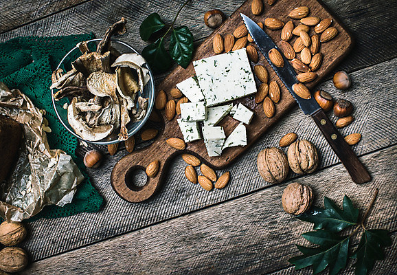 포토 JPG 해외이미지 음식 백그라운드 치즈 건강 씨앗 사람없음 목재 초록색 버섯 견과류 가을 시골 그룹 칼 아침식사 에코 유기농 올리브 매움 냅킨 롤 호두 아몬드 후추 덩어리 내추럴 그물버섯 번 개암 해외202004 해외포토 나무 식물 웰빙 계절 열매 빵 컬러 재료 유제품 환경 식사 맛 향신료 파일형식 이미지허브