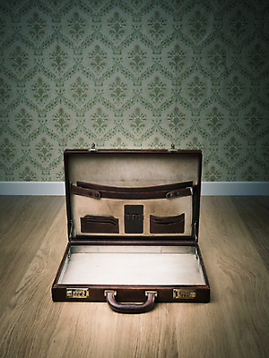 포토 JPG 해외이미지 라이프스타일 여행 서류가방 부분 모션 바닥 손잡이 사람없음 목재 여행가방 추위 수확 짐 비즈니스맨 오픈 우아함 가죽 향수 출발 잠금 짐싸기 구식 파케트 해외202004 해외포토 나무 남자 컨셉 농업 가방 비즈니스 재료 생활 화장품 직장인 보안 파일형식 이미지허브