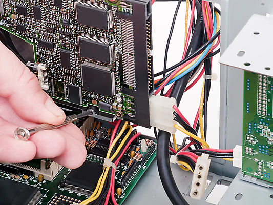 포토 JPG 해외이미지 손 백그라운드 컨셉 통신 손가락 포옹 탁자 사람없음 빨간색 컴퓨터 기구 원형 네트워크 기술자 수리 연결 방향 서비스 순환 반도체 전자 철사 커뮤니티 기어 조절 유지 고립 해외202004 해외포토 도형 직업 컬러 가구 안기 모션 신체부위 전자제품 파일형식 이미지허브