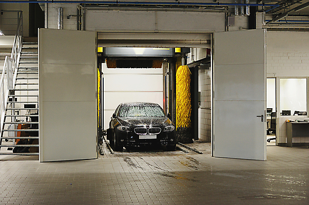 포토 JPG 해외이미지 교통시설 자동차 유리 사람없음 물 파란색 검은색 거품 젖음 붓 터널 역 씻기 빨래 서비스 대문 비누 분무기 세탁기 왁스 자동 해외202004 해외포토 자연요소 길 육상교통 컬러 교통 가사 재질 위생용품 문 청결 가전제품 시설 파일형식 이미지허브