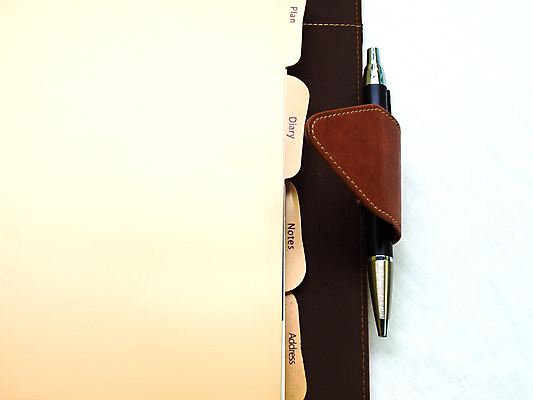 포토 JPG 해외이미지 종이 백그라운드 비즈니스 설계 나선형 사람없음 책 사무실 다이어리 쪽지 공책 자료 공백 달력 흰색 반지 시간 오픈 날짜 메시지 가죽 오브젝트 싱글 문서 페이지 개성 바인더 주소 패드 월 고립 조언 공급 목차 해외202004 해외포토 컬러 컨셉 무늬 장신구 문구용품 사무용품 파일형식 이미지허브