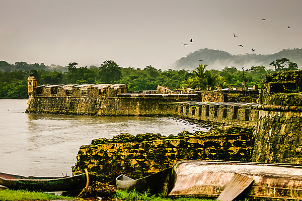 포토 JPG 해외이미지 구름 전통 공원 바다 섬 여행 하늘 휴가 주택 손바닥 사람없음 야외 초록색 물 여름 파란색 여행객 항구 화물 바위 도시 보트 성 역사 재산 숲 정박 폐허 운하 포트 대서양 식민지 옛날 파나마 수평선 해외202004 해외포토 자연요소 건축물 손 계절 공공시설 컬러 배_교통 교통시설 사람 건물 금융 운송업 돌_바위 남아메리카 파일형식 이미지허브