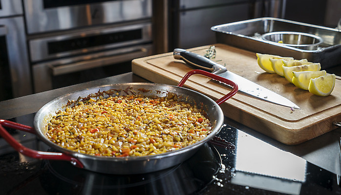 포토 JPG 해외이미지 전통 라이프스타일 접시 음식 백그라운드 포크 채소 탁자 밥 조개 새우 연체동물 프레임 건강 요리 사람없음 목재 초록색 우주 숟가락 저녁식사 어둠 시골 상품 정상 가재 지중해 먹기 레몬 해산물 향신료 오징어 올리브 홍합 레시피 스페인어 옛날 채식주의자 해외202004 해외포토 나무 식기 열매 바다 컬러 가구 과일 재료 모션 어패류 무척추동물 수저 갑각류 생활 식사 수중동물 채식 향미료 파일형식 이미지허브