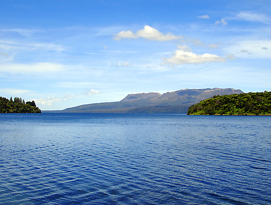 포토 JPG 해외이미지 식물 호수 파도 하늘 낚시 새로움 산 풍경 사람없음 물 파란색 침묵 신선 만 화산 지역 송어 많음 해외202004 해외포토 자연요소 바다 컬러 컨셉 레저 어류 소리 파일형식 이미지허브