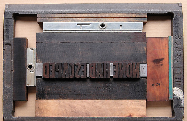 포토 JPG 해외이미지 가구 집게 타이포그라피 사람없음 목재 단어 금속 편지 질감 타입 추적 옛날 해외202004 해외포토 나무 문자 생활용품 재료 모션 재질 파일형식 이미지허브