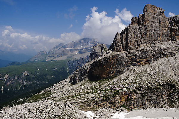 포토 JPG 해외이미지 구름 유럽 자연 하늘 산 풍경 사람없음 야외 여름 파란색 환경 계곡 침묵 트래킹 하이킹 흰색 황무지 알프스 장면 내추럴 절정 해외202004 해외포토 자연요소 계절 나라 컬러 레저 소리 생태계 파일형식 이미지허브
