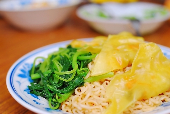 포토 JPG 해외이미지 라이프스타일 접시 음식 여행 다이어트 채소 재료 건강 육류 요리 동양인 사람없음 노란색 식당 식사 중국 맛 메뉴 국수 거짓 채식주의자 스타일 비건 해외202004 해외포토 식기 아시아 컬러 컨셉 식재료 인종 생활 상점 면류 채식 파일형식 이미지허브