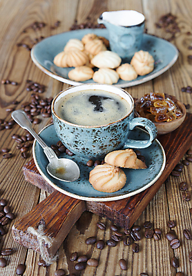 포토 JPG 해외이미지 접시 커피 음료 음식 백그라운드 디저트 콩 사람없음 목재 컵 세로 파란색 갈색 쿠키 검은색 중국 어둠 힘 우유 머그컵 수확 달콤 아침식사 티스푼 설탕 자르기 굽기 컵받침 백자 옛날 페스츄리 캐러멜 해외202004 해외포토 나무 식기 아시아 빵 컬러 농업 재료 모션 유제품 곡류 숟가락 식사 도자기 맛 구이 받침대 파일형식 이미지허브