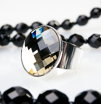 포토 JPG 해외이미지 모양 백그라운드 장신구 선물 사람없음 장식 빛 반짝임 유행 검은색 반지 화려 고급 우아함 닫기 보석 보물 오리지널 특별함 해외202004 해외포토 컬러 컨셉 모션 광석 파일형식 이미지허브