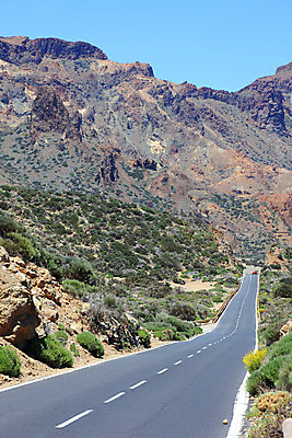 포토 JPG 해외이미지 공원 도로 길 선 여행 곡선 교통시설 자동차 자연 하늘 휴가 산 건조 풍경 사람없음 야외 여름 파란색 노란색 골짜기 계곡 맑음 운전 사막 자유 바위 고속도로 스페인 아스팔트 땅 언덕 속도 사암 멀리 루트 방법 전국 해외202004 해외포토 계절 공공시설 유럽 육상교통 컬러 교통 컨셉 모션 날씨 돌_바위 시설 생태계 파일형식 이미지허브