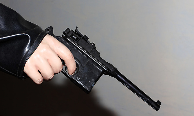 포토 JPG 해외이미지 손 무기 사람없음 발사 혁명 리볼버 해외202004 해외포토 컨셉 신체부위 권총 파일형식 이미지허브