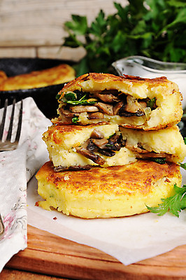 포토 JPG 해외이미지 그릇 음식 조각 부분 반찬 감자 파슬리 요리 사람없음 옆모습 쌓기 케이크 식사 저녁식사 버섯 튀김 고명 아침식사 자르기 굽기 먹기 패티 점심식사 폭식 뷔페 채식주의자 탄수화물 핸드메이드 해외202004 해외포토 식기 뷰포인트 채소 모션 디저트 구이 채식 파일형식 이미지허브