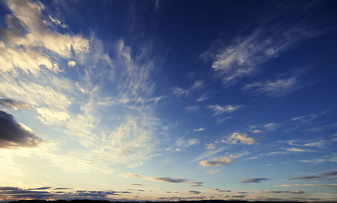 포토 JPG 해외이미지 구름 백그라운드 자연 하늘 바람 날씨 사람없음 야외 여름 파란색 빛 햇빛 태양 우주 희망 침묵 일몰 새벽 흰색 분위기 장면 부드러움 천국 스카이라인 오존 천창 몽환 해외202004 해외포토 자연요소 계절 감정 컬러 컨셉 노을 소리 감각 생태계 파일형식 이미지허브