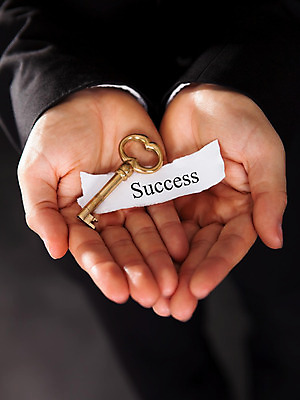 포토 JPG 해외이미지 백인 1 손 남자 백그라운드 컨셉 신체 비즈니스 성공 열쇠 주택 사람 정장 성인 사람없음 금융 판매 어둠 흰색 잡기 비즈니스맨 오픈 재산 닫기 중개인 오브젝트 사인 주기 잠금 대출 경영 고립 부동산중개인 진짜 해외202004 해외포토 서양인 직업 옷 컬러 모션 부동산 건물 신체부위 경제 직장인 보안 파일형식 이미지허브