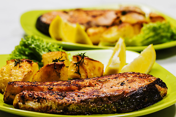 포토 JPG 해외이미지 접시 음식 조각 다이어트 감자 건강 육류 어류 스테이크 요리 사람없음 빨간색 초록색 식당 식사 저녁식사 회 튀김 흰색 신선 뜨거움 시장 콘센트 그릴 바비큐 굽기 레몬 해산물 메뉴 준비 날것 연어 점심식사 오메가 입가심 해외202004 해외포토 식기 컬러 채소 과일 식재료 주방용품 서양음식 상점 수중동물 구이 파일형식 이미지허브