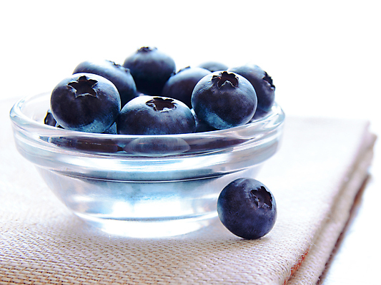 포토 JPG 해외이미지 접시 열매 음식 백그라운드 다이어트 과일 재료 유리 탁자 디저트 건강 사람없음 컵 파란색 직물 신선 투명 조직 그룹 사발 닫기 달콤 맛 숲 유기농 질감 냅킨 블루베리 고립 숙성 해외202004 해외포토 식물 식기 웰빙 컬러 가구 컨셉 모션 재질 사기그릇 파일형식 이미지허브