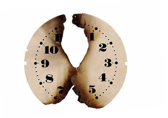 포토 JPG 해외이미지 시계 백그라운드 표면 추상 사람없음 그래픽 숫자 손상 시간 가장자리 심볼 손목시계 깨짐 옛날 해외202004 해외포토 문자 컨셉 무늬 장신구 둘레 파일형식 이미지허브