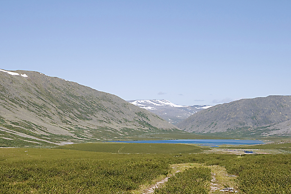 포토 JPG 해외이미지 도로 길 호수 여행 배낭 하늘 산 풍경 사람없음 초록색 물 여름 파란색 계곡 침묵 봄 하이킹 회색 바위 6월 땅 북극 산등성이 러시아 장면 북쪽 7월 방법 절정 해외202004 해외포토 자연요소 계절 유럽 컬러 가방 교통시설 레저 소리 돌_바위 날짜 극지방 방향 파일형식 이미지허브