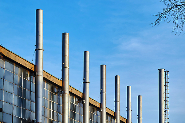 포토 JPG 해외이미지 산업 벽 건축양식 창문 공장 하늘 굴뚝 사람없음 건물 파편 폴란드 철강 해외202004 해외포토 건축물 건축 유럽 공업 파일형식 이미지허브