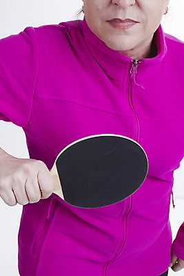 포토 JPG 해외이미지 백인 라이프스타일 손 여자 행복 스포츠 백그라운드 놀이 탁자 건강 한명 미소 사람 성인 운동복 운동 검은색 테니스 게임 흰색 라켓 은퇴 연습 보유 옛날 해외202004 해외포토 서양인 1 옷 감정 스포츠용품 컬러 가구 표정 생활 신체부위 구기 파일형식 이미지허브